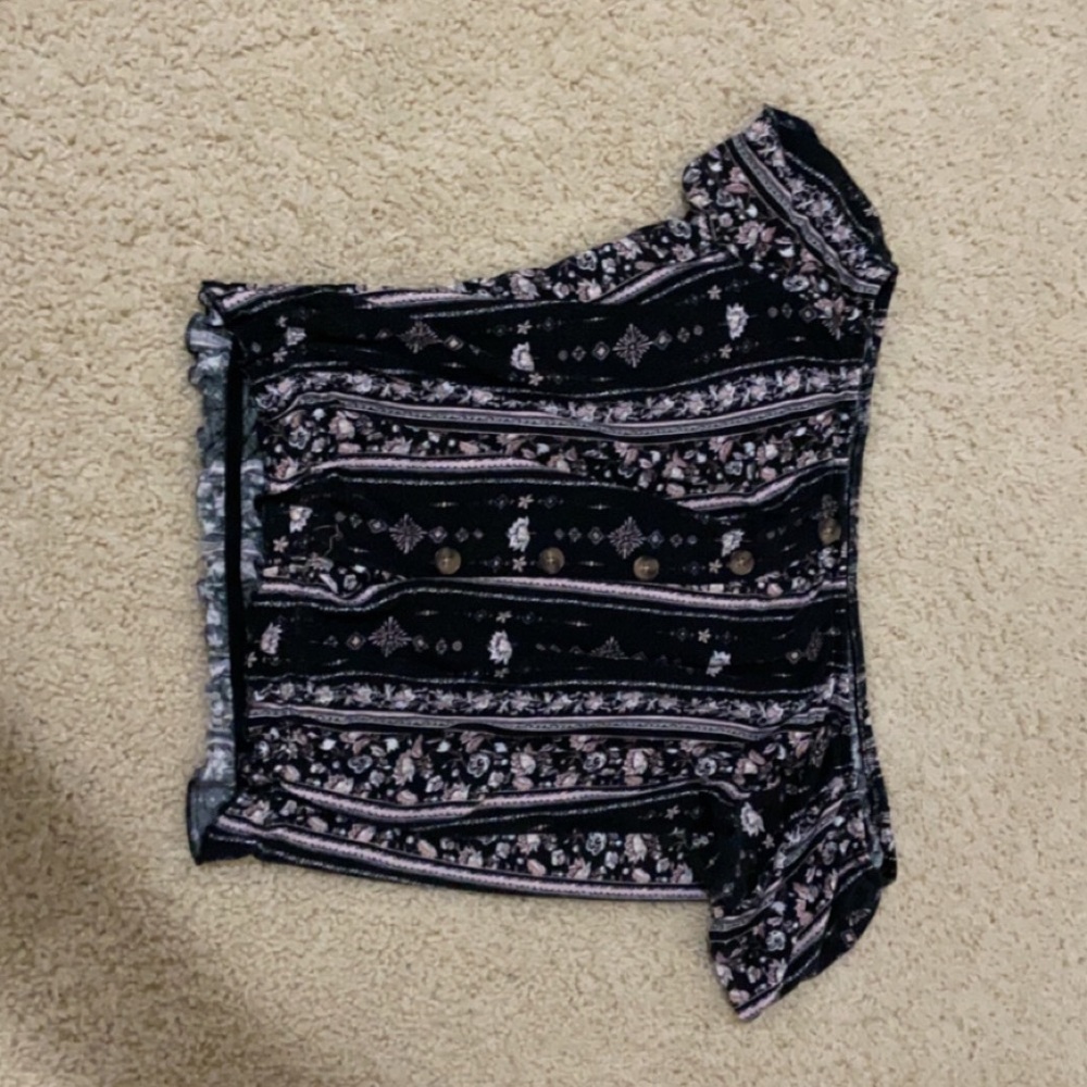 Wide shoulder stretchy crop top